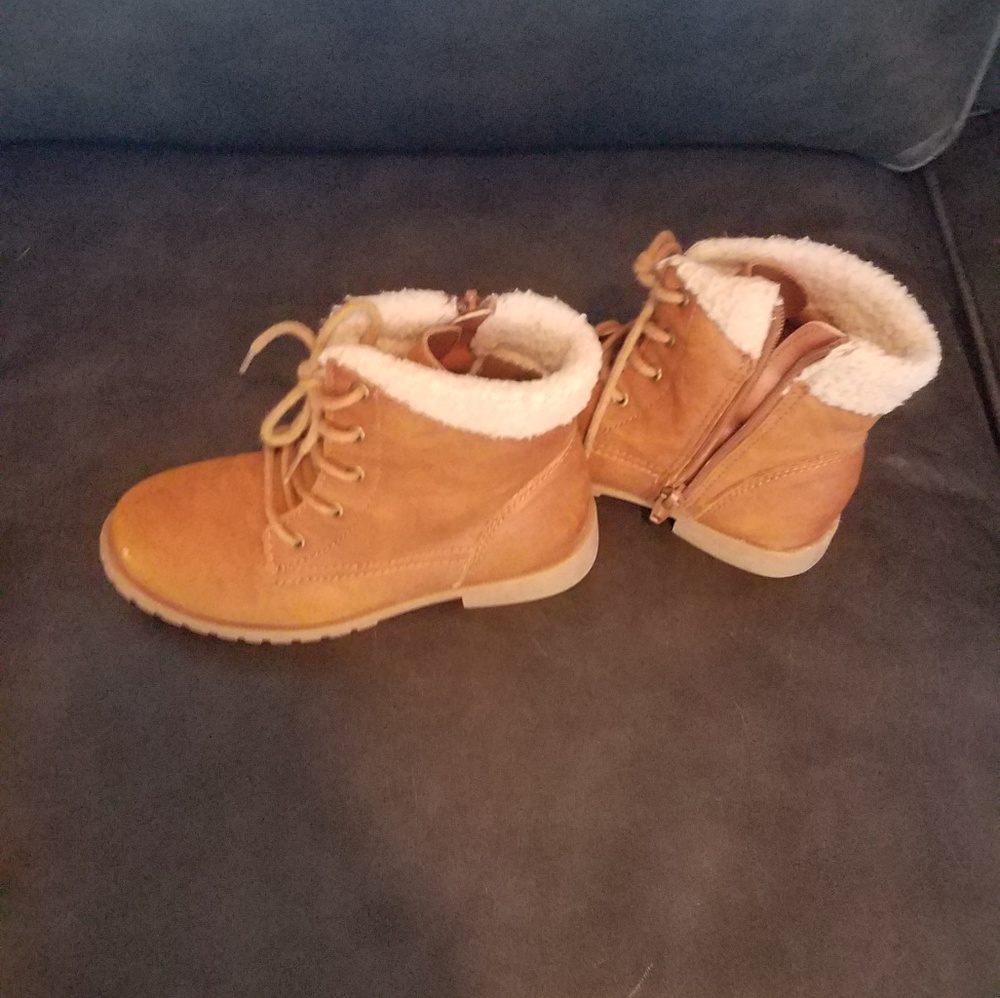 Girls size 12 boots with sherpa top